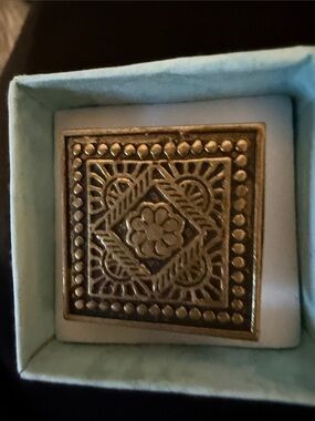 Antique-style Square Floral Metal Ring in Brass Tone